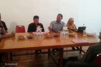 Antara Biro Sumbar gelar pameran foto dan futsal peringati HUT ke-81