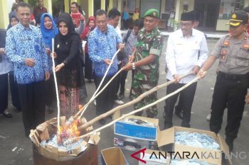 Seruyan susul daerah lainnya musnahkan KTP invalid