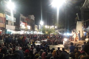 Ribuan orang padati Malioboro Yogyakarta rayakan malam pergantian tahun