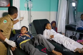 Pelajar SD di Surade Jabar diduga keracunan makanan
