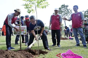 Anggota DPRD Boyolali tanam pohon