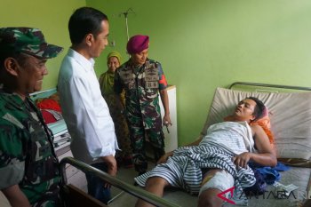 President meets some tsunami victims in Labuan sub-district