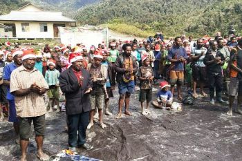 TNI/Polri gelar ibadah Natal bersama warga Nduga