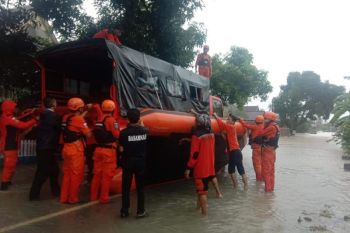 cari korban Basarnas sisir lokasi banjir Barru