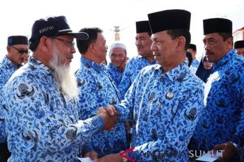Bupati Waykanan jemur ASN terlambat upacara