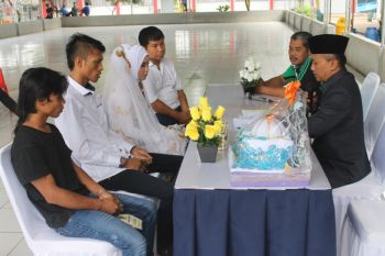 Napi dengan hukuman 26 tahun bui ini nikahi gadis idamannya