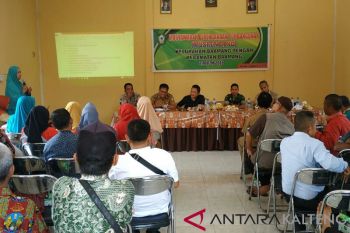Ironis, perajin rotan Kotim malah beli bahan baku dari Banjarmasin