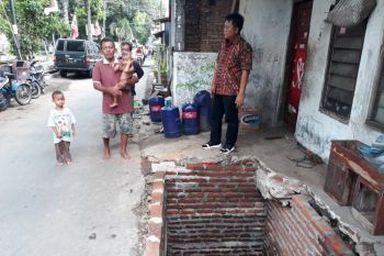 Warga Semarang keluhkan lubang jamban komunal mangkrak