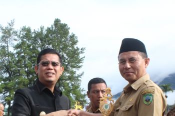 Pemkab Pasaman serahkan hadiah untuk masjid paripurna dan didikan subuh