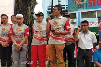 Gubernur Sumbar lepas jalan santai momentum Ultah emas Singgalang