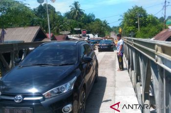 Jembatan darurat Padang-bukittinggi di Kayu Tanam sudah bisa dilalui