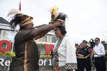 Minister Indrawati visits Indonesia-PNG border market