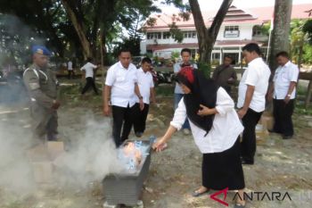 Disdukcapil Kendari musnahkan 8.313 KTP kadaluarsa