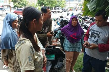 RSUD Ibnu Soetowo diduga tahan bayi pasien