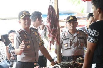 Kapolres Lamtim Cek Bahan Pokok di Pasar Tradisional