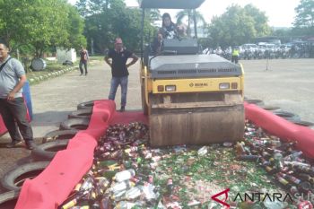 Polda Sultra musnahkan 6.018 botol miras  pabrikan