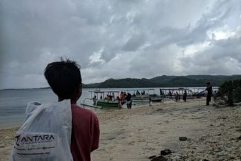 Lautan diarungi demi "kado" dari Antara