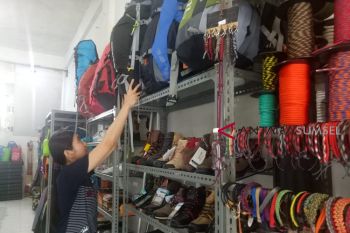 Musim mendaki gunung tiba, sewa alat lebih diminati