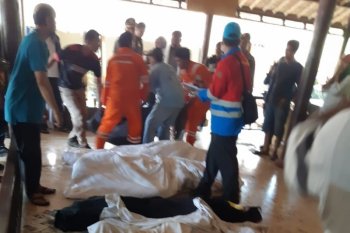 Tsunami victim evacuation team focusing on Panimbang