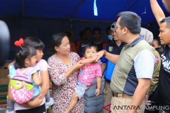 Gubernur Lampung Tinjau Posko Pengungsian