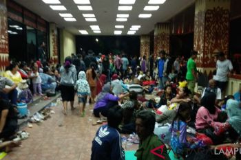 Ribuan Warga Pesisir Lampung Selatan Mengungsi di Sekolah