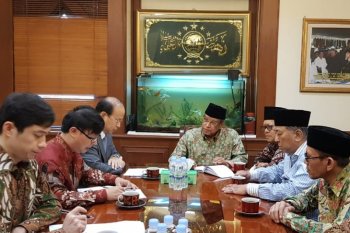 Masyarakat Legundi Terima Bantuan Logistik