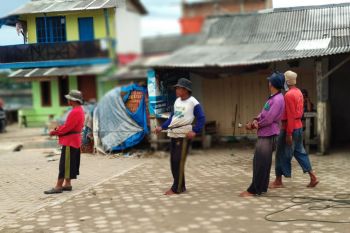 Nelayan. Kurangi Aktivitas Mencari Ikan