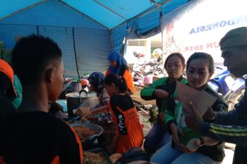 Masyarakat Ikhlas Membantu Korban Tsunami Selat Sunda