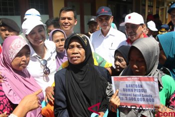 Pramuka Waykanan Bantu Korban Tsunami Selat Sunda