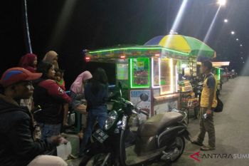 Jadi lokasi wisata baru, omzet pedagang di jembatan Lubuk Tano naik