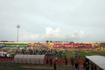 Laga PS Tira melawan PSIM rusuh