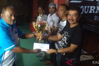 UMUM- dua saudara kuasai turnamen biliar "Papadaan Jurnalis" Kalsel