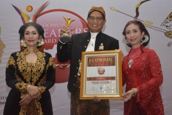 Dirut Bank Jateng Supriyatno terima penghargaan The Best Indonesia Leaders