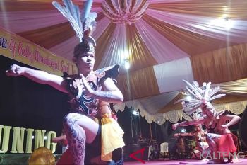 Malam tahun baru di Lamandau diisi pentas seni dan penggalangan dana