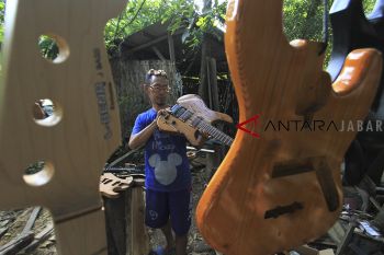 Kerajinan gitar elektrik