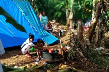 Pengungsi Terdampak Tsunami di Pegunungan Butuh Tambahan Alat Penerangan