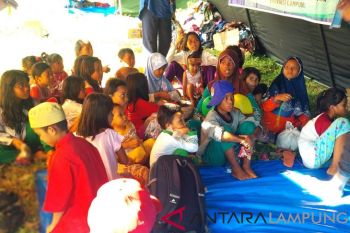 Anak-Anak korban Tsunami Lampung Selatan Mulai Sekolah