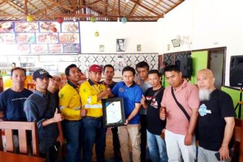 PWI Barito Utara beri penghargaan kepada PKG