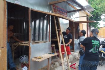 Sebagian pedagang Pasar Legi mulai tempati pasar darurat