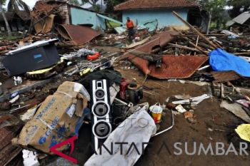Anak korban tsunami berkaos Neymar mendadak minta digendong Ma'ruf