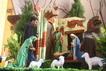 Persiapan Misa Natal di Malang