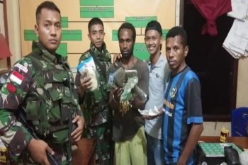 Satgas TNI serahkan pemilik ganja ke polisi