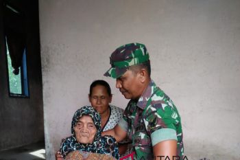 Korem 044/Gapo berikan bantuan sembako warga miskin