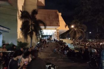 Warga Kembali Mengungsi ke Kantor Gubernur