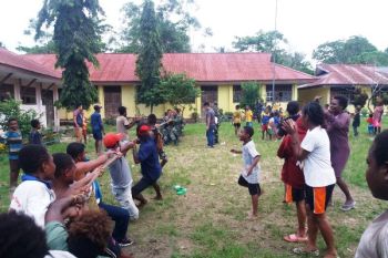 Yonif 126/KC gelar perlombaan di Kampung Skanto