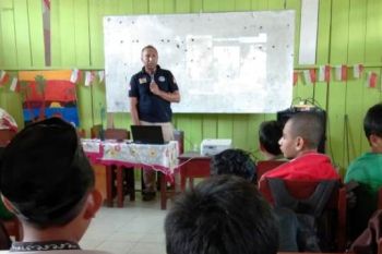 Puluhan pelajar SMP Timika ikut sosialisasi bahaya narkoba