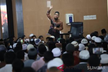 Ustadz Adi Hidayat ingatkan shalat media pertama dekatkan diri kepada Allah
