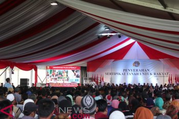 President distributes 6,000 land certificates in Jambi