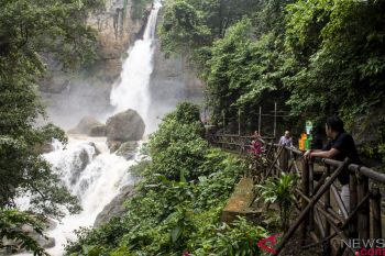 Wisata alam Geopark curug Cimarinjung