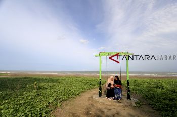 Wisata pantai sepi pengunjung